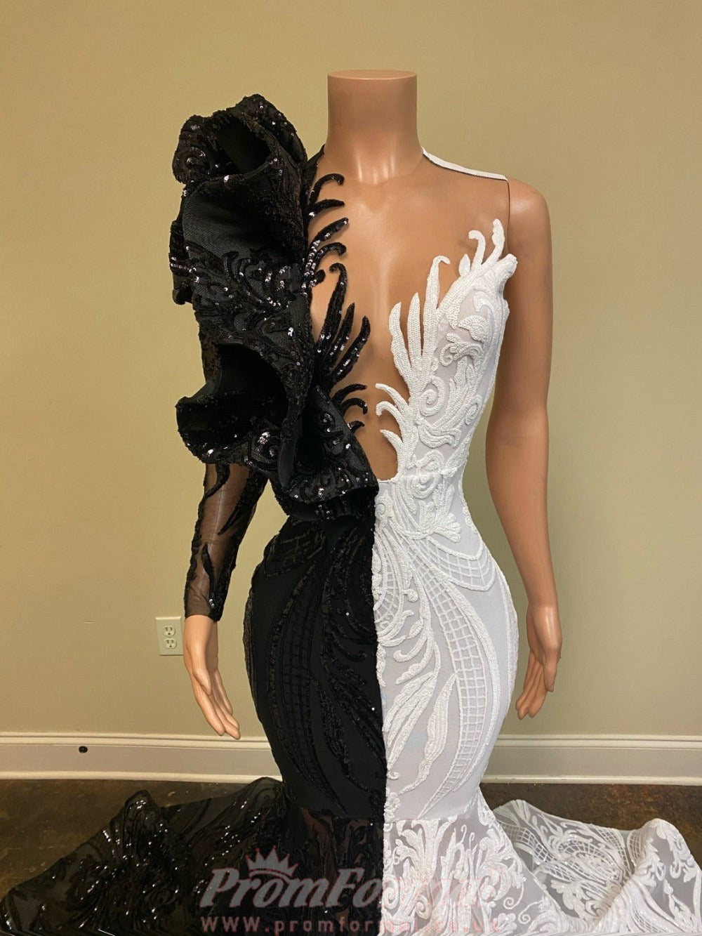 Half Black White One Shoulder Long Sleeve Mermaid Evening Dress REALS2